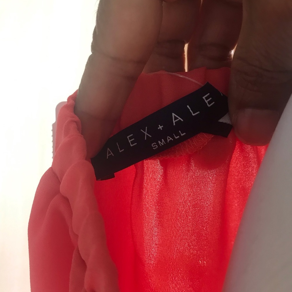 Alex and Alex NWT Coral OFF OR ON SHOULDER ROMPER - Picture 5 of 8